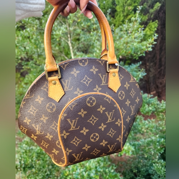 Louis Vuitton Handbags - 📣SOLD!! Louis Vuitton Monogram Ellipse Bag